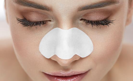 让鼻子光滑白皙的神奇去黑头方法 有关去黑头的误区分享-很美的