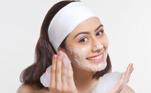 毛孔粗大影响颜值 让毛孔乖乖缩小的小窍门-很美的