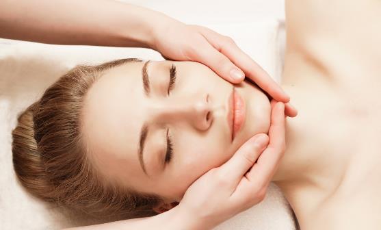 毛孔堵塞该怎么办呢 疏通皮肤毛孔减轻油腻感有妙招-很美的