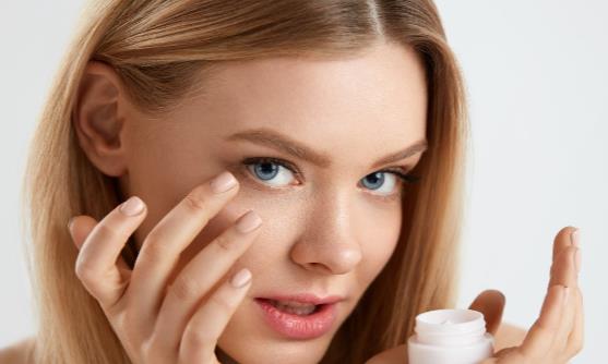 脸上水肿就显胖 教你快速解决早晨浮肿脸更显瘦-很美的