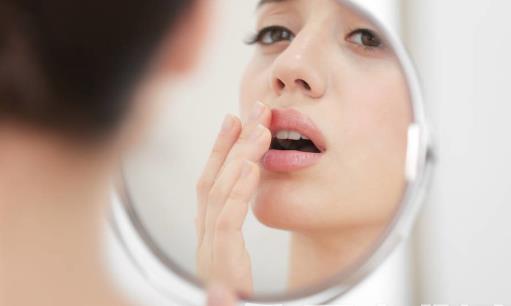 快来get唇部护理3不要法则 远离护唇六大护理误区