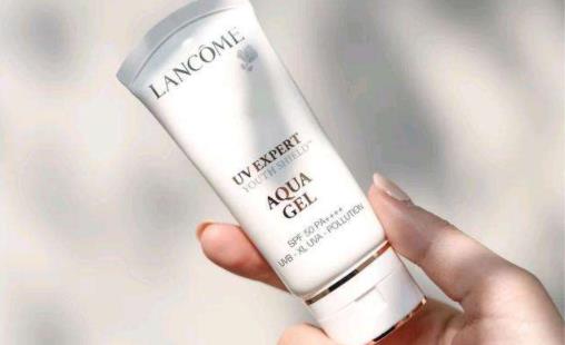 涂了防晒霜只用洗面奶洗可以吗 涂了防晒霜怎么卸妆-很美的