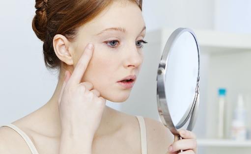 鱼尾纹形成的原因 鱼尾纹的预防比去除要重要得多-很美的