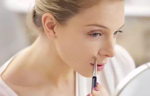 为什么鼻子一化妆就卡粉 皮肤卡粉怎么解决-很美的