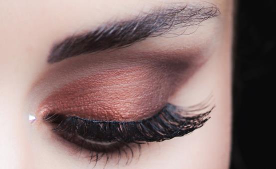 怎么让你的眼睛更有神 教你六个技巧让眼妆更完美-很美的