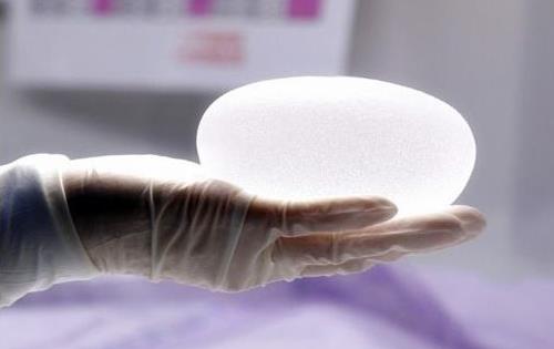 女性隆胸 隆胸后是否可以哺乳与假体植入位置有关