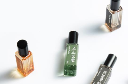香水喷一下是多少毫升 香水怎么导入另一个瓶-很美的