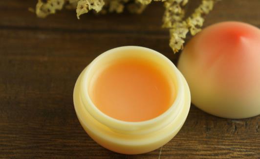 护唇膏用不完 教你护唇膏的超棒用法-很美的