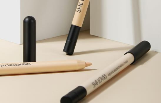 ​遮瑕笔和粉饼哪个应该先用 遮瑕笔怎么遮黑眼圈-很美的