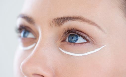 好莱坞女星们一直钟爱的抗皱方法，