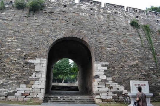 石头城是对我国哪座城市的美称？石头城是哪个城市