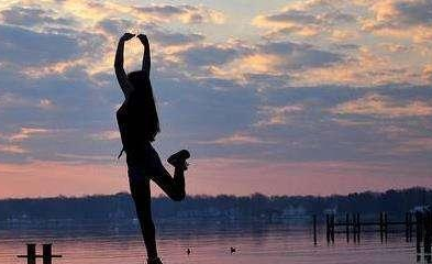 高情商的祝别人生日快乐（生日文案短句干净）-很美的