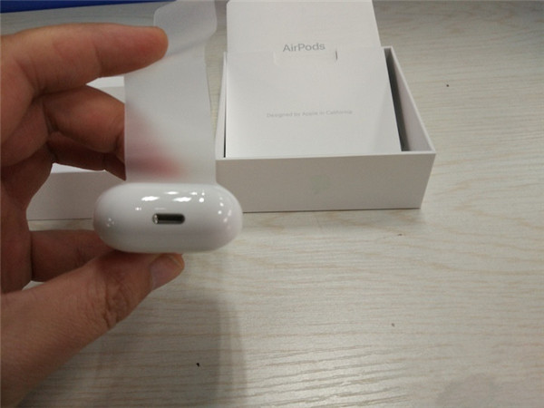 airpods充电注意事项 airpods耳机怎么充电-很美的