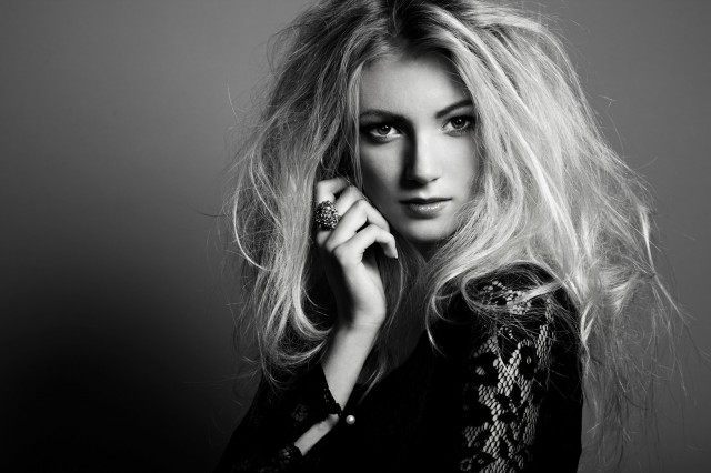 头发做完柔顺后悔了(小妙招让头发立刻柔顺)