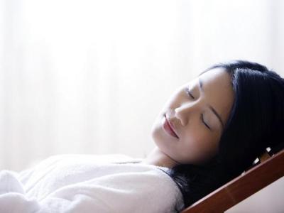 女人做点痣凹坑修复小妙招_官仙520