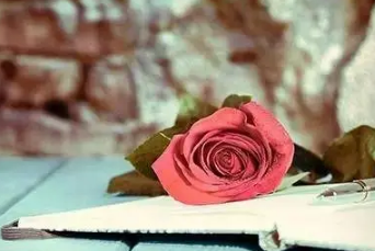 收到儿子礼物的心情短语 儿子送礼物幸福感言