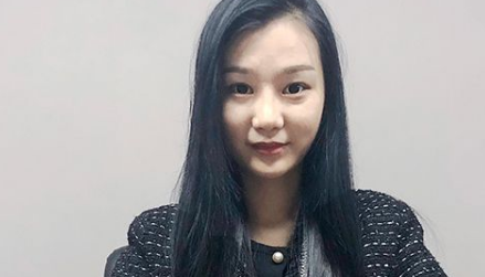 为什么理发店吹头发就不毛躁（头发毛躁洗直还是软化）-很美的