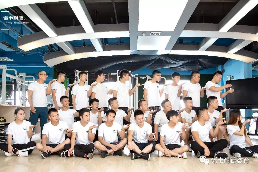 为什么很多人做健身教练混不下去了-很美的