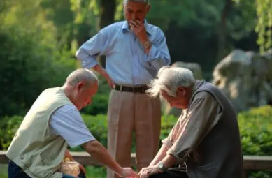对刚退休人的祝福语 简短光荣退休贺词-很美的