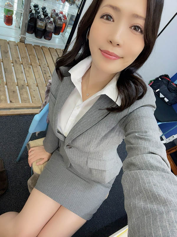 百货柜姐《冲宫那美》精选品番作品推荐介绍及预览-很美的